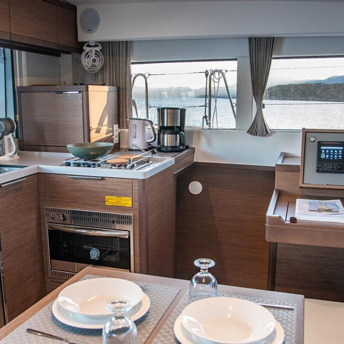 Bonobo | Lagoon 40 photo 7