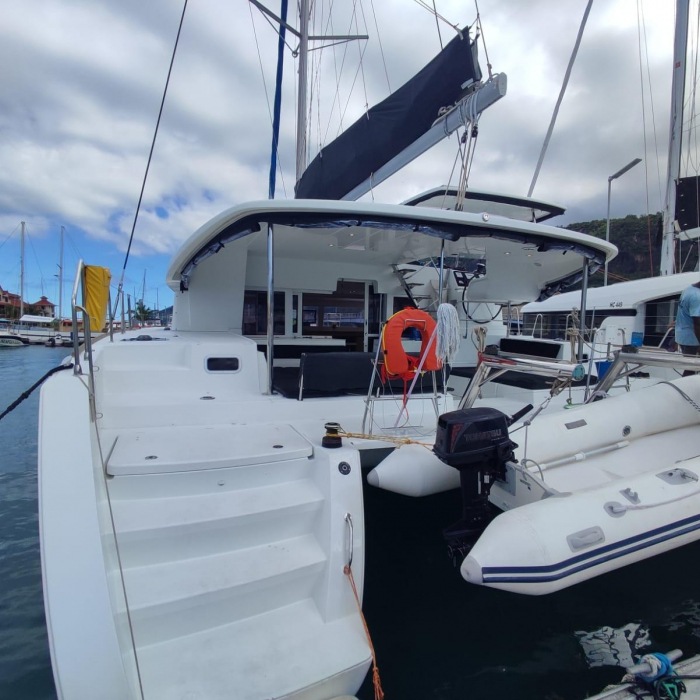 Maui | Lagoon 450 SporTop photo 4