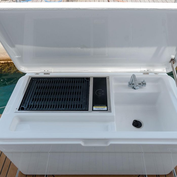 Atena - Water maker, Solar Panel | Hanse 508 photo 12
