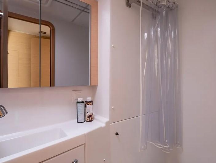 Lost Cat | Lagoon 39 photo 11