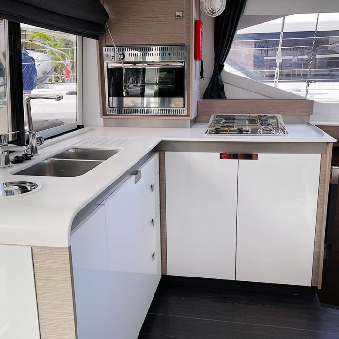 Barnacle | Fountaine Pajot Isla 40 photo 11