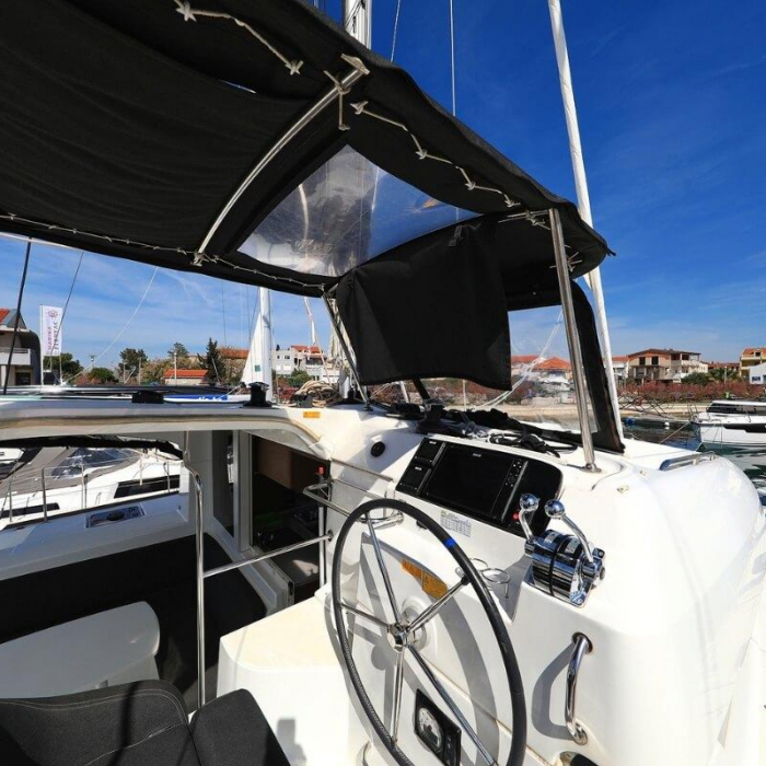 Liquid Spirit | Lagoon 40 photo 5