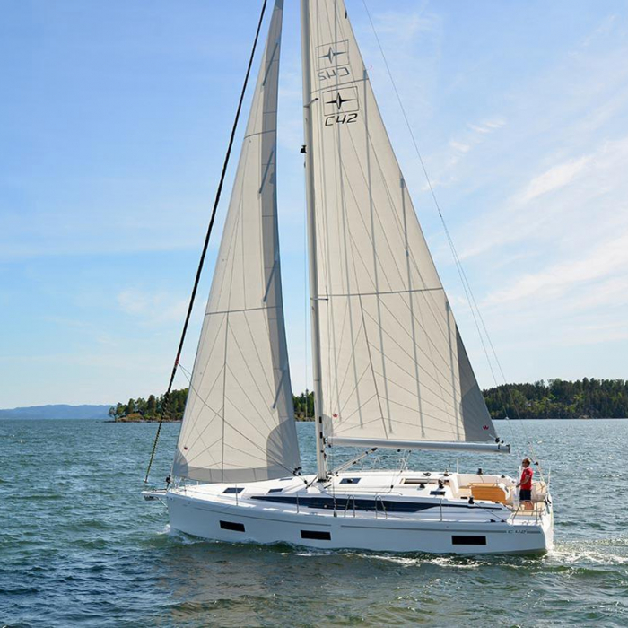 Giulia | Bavaria C42 photo 3