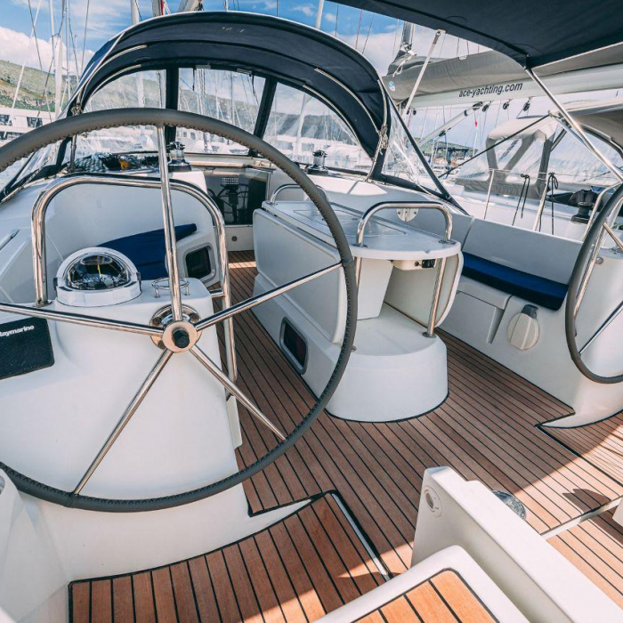 Ana B. | Sun Odyssey 49i photo 28