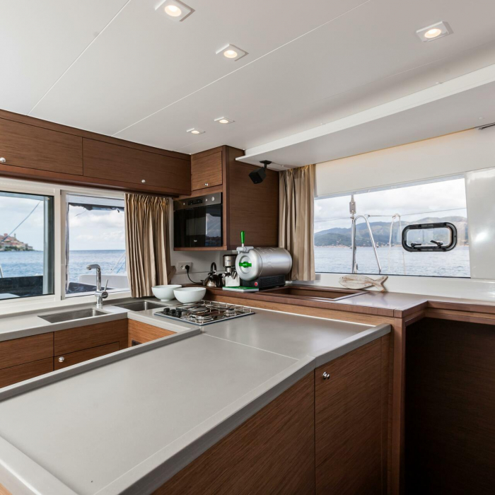 Harael | Lagoon 450 Flybridge photo 19