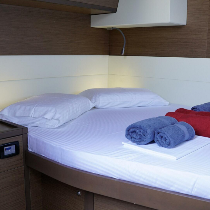 Blue Velvet | Lagoon 52 photo 51