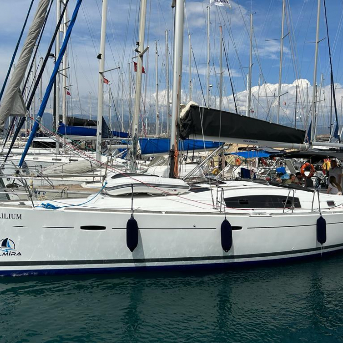 Lilium | Beneteau 43 photo 1
