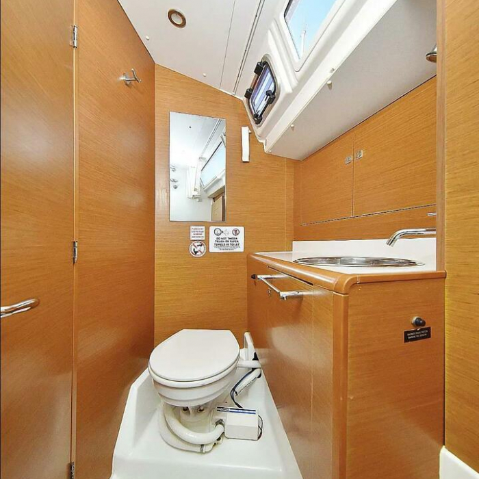 Economy | Sun Odyssey 449 photo 4