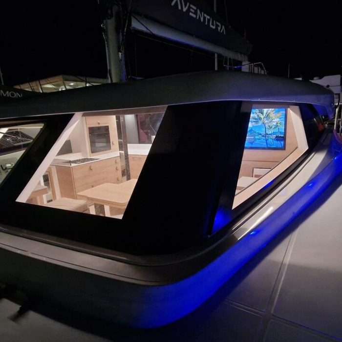 Art J | Aventura 45 photo 10