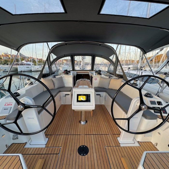 Ivana | Bavaria C42 photo 13