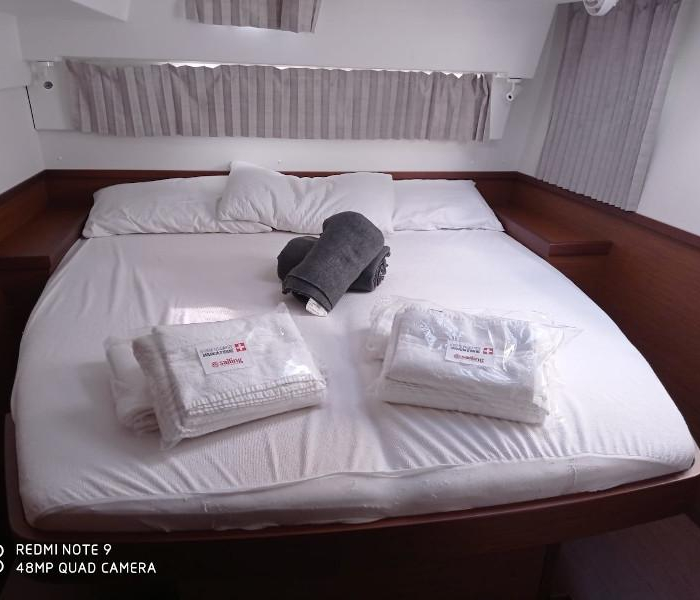 Lux | Lagoon 42 photo 8