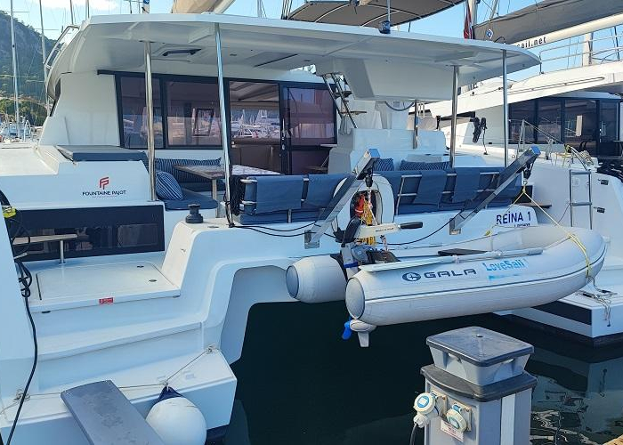 Reina | Astrea 42 photo 10