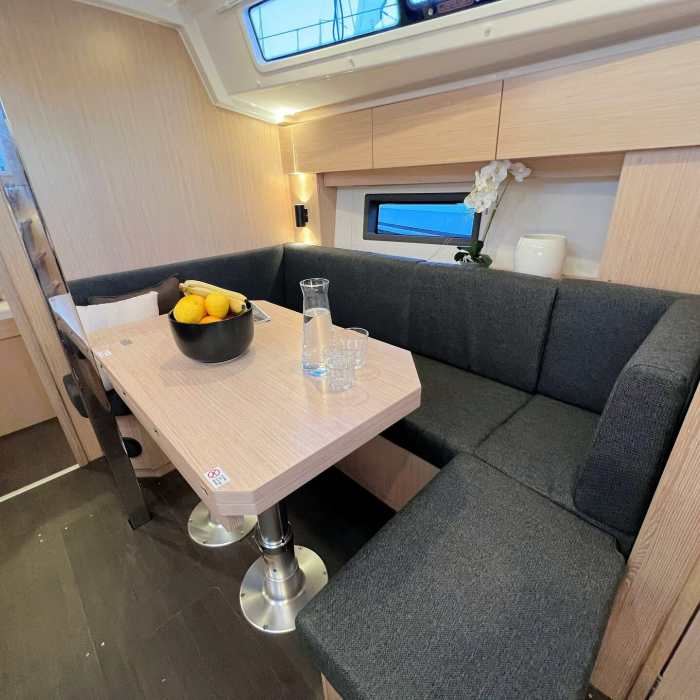 Mala Hana | Bavaria C38 photo 26