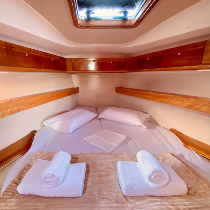 Iro (Pax 7) | Bavaria 42 Cruiser photo 19