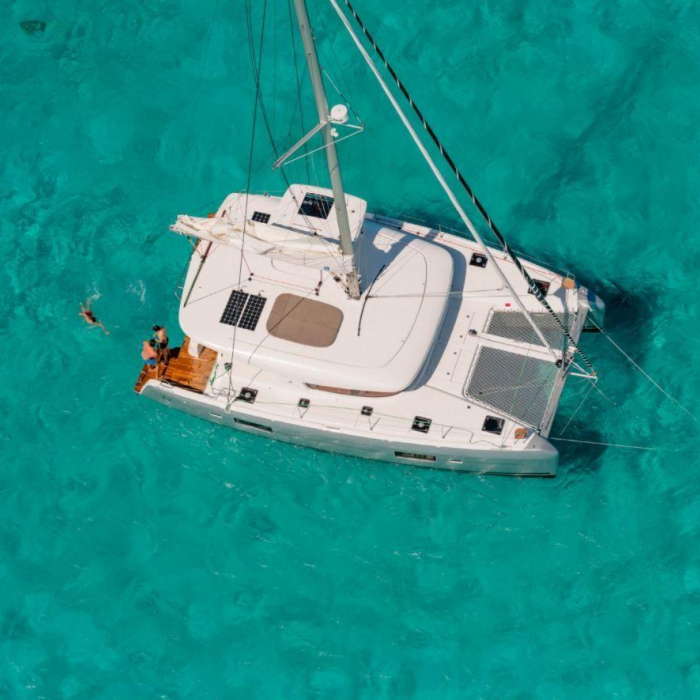 HeyBlue | Lagoon 42 photo 39