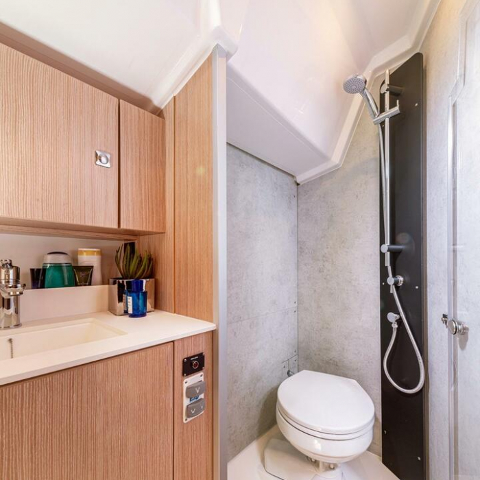 Arinna | Bavaria C38 photo 46