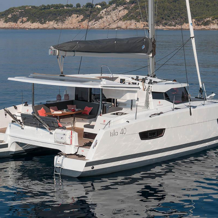 Monkey Puppy | Fountaine Pajot Isla 40 photo 18