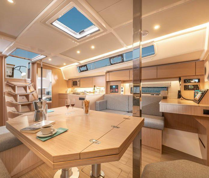  | Bavaria C42 photo 2