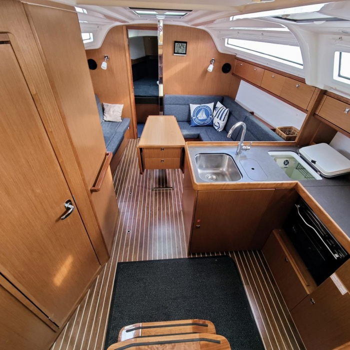 Hana | Bavaria Cruiser 37 photo 6