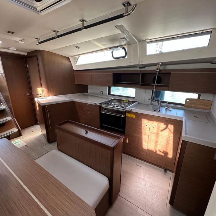 Class | Oceanis 46.1 photo 8