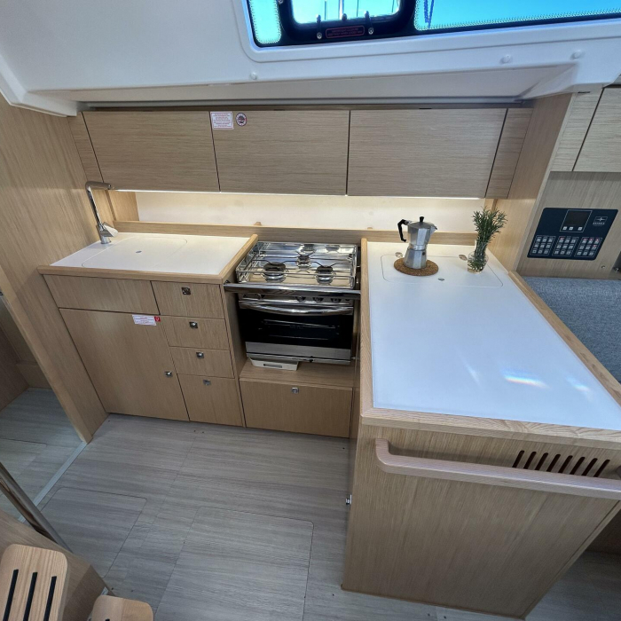 Asterix | Bavaria C38 photo 19