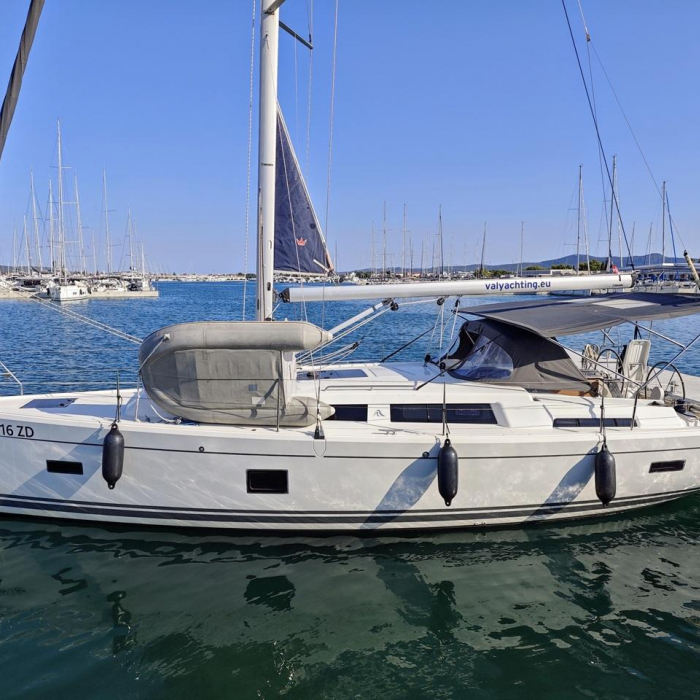 Fany | Hanse 388 photo 4