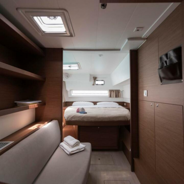 Side | Lagoon 42 Version photo 6