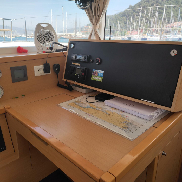 Santi | Lagoon 400 photo 33