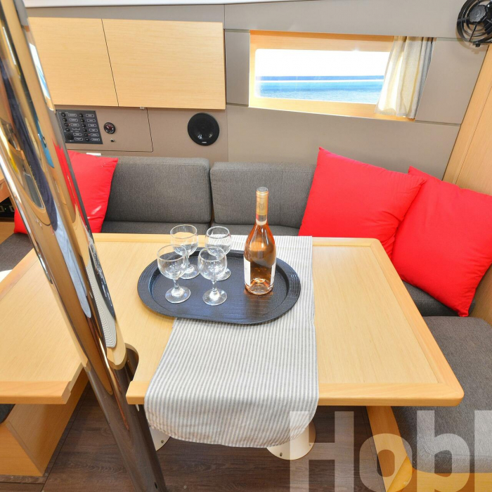 Hobbit | Oceanis 35 photo 22