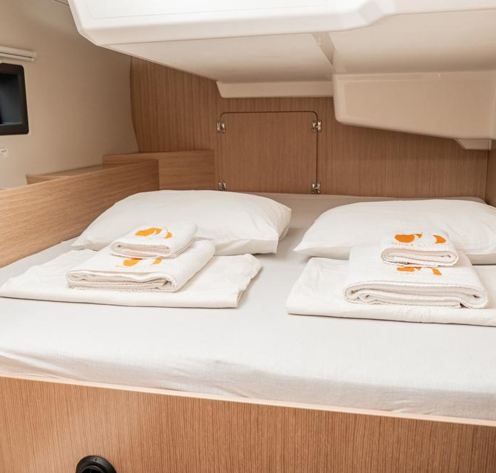 Aruna | Bavaria C42 photo 48