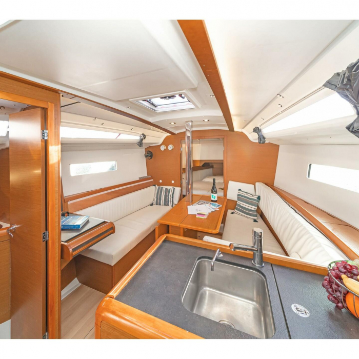 Agios Nikolaos | Sun Odyssey 349 photo 11