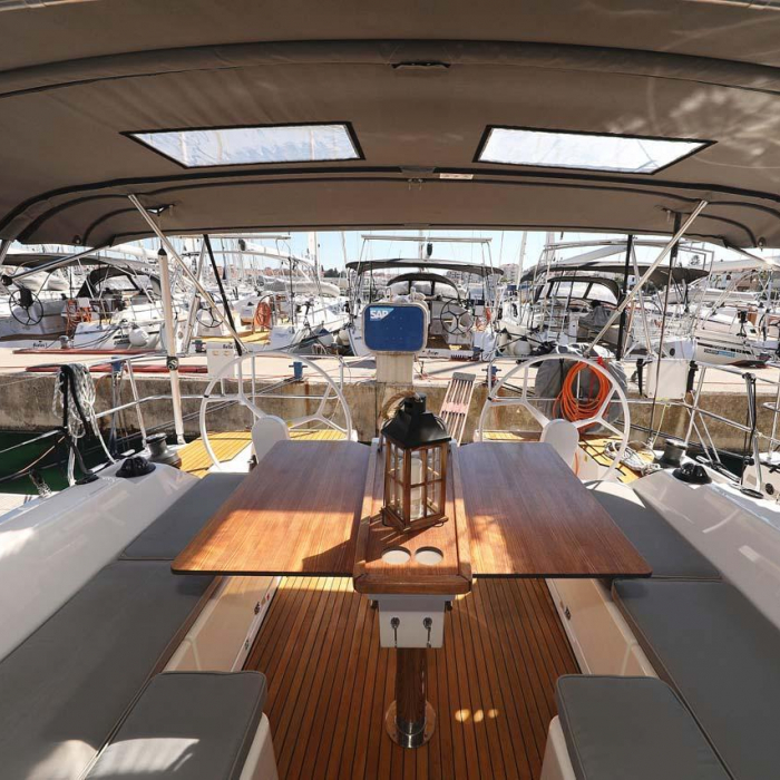 Leya | Bavaria C42 Style photo 22