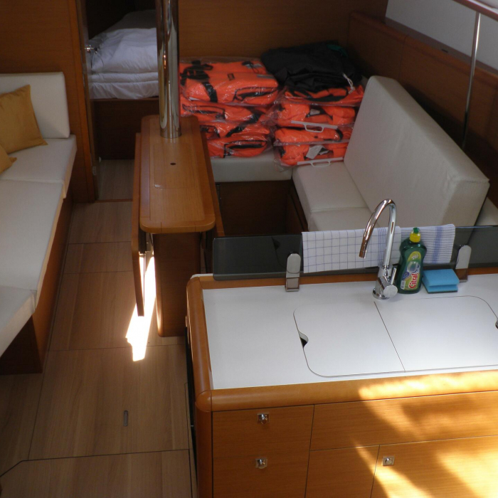 Paloma | Sun odyssey 379 performance photo 9