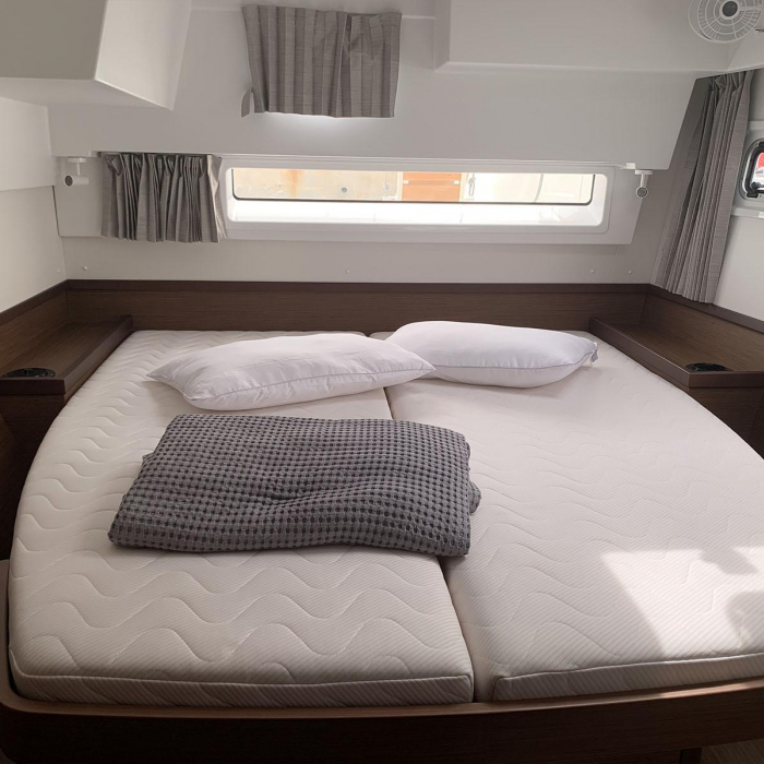 Zoe | Lagoon 42 photo 22