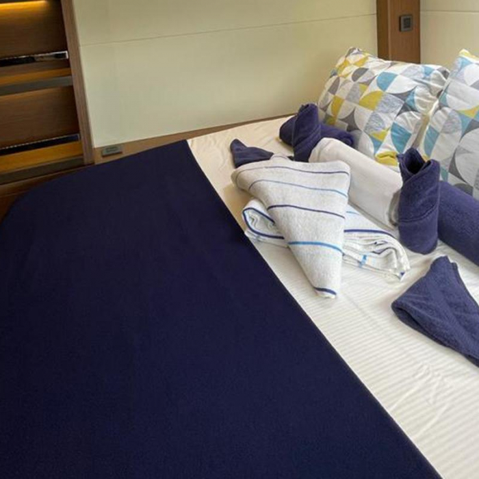 Bottoms up | Lagoon 50 photo 22