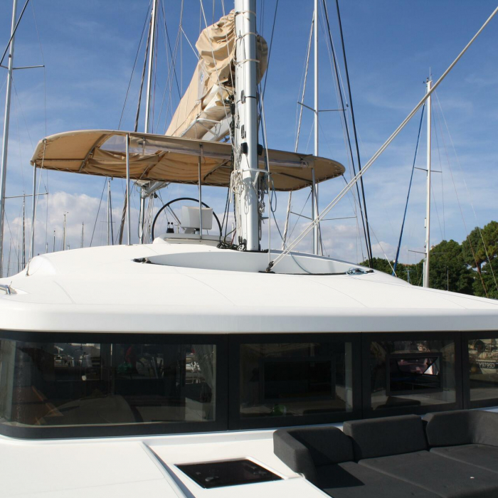 Cala Luna | Lagoon 52F photo 3