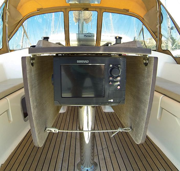 China girl | Dufour 375 GL photo 5