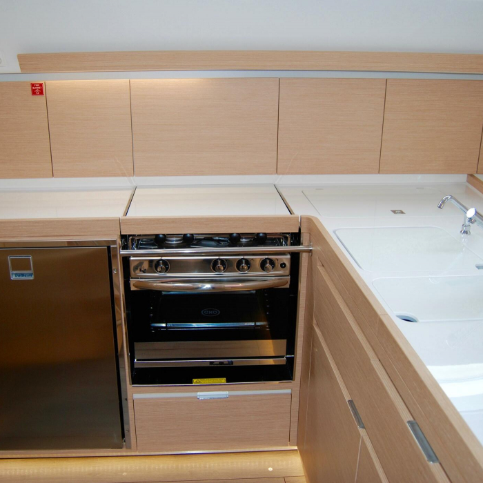 Betelgeuse (Electric Heads, Inverter) | Elan Impression 45 photo 11