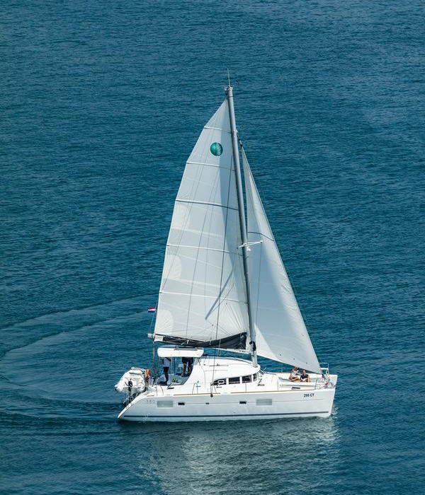 Gratia | Lagoon 380 photo 5