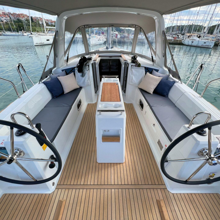 Jana | Oceanis 38.1 photo 12