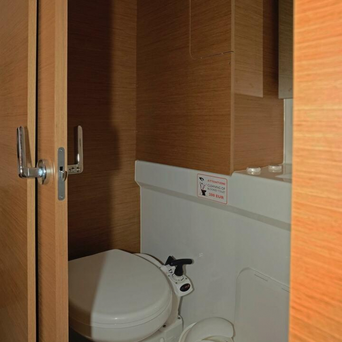 Bronze Kiss | Excess 11 photo 5