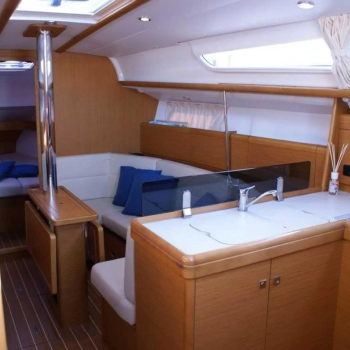 Frivola | Sun Odyssey 36i photo 3