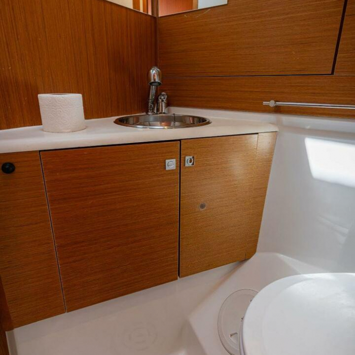 Ana B. | Sun Odyssey 49i photo 18