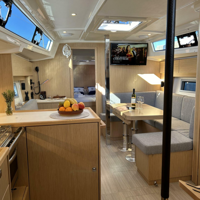 Asterix | Bavaria C38 photo 15