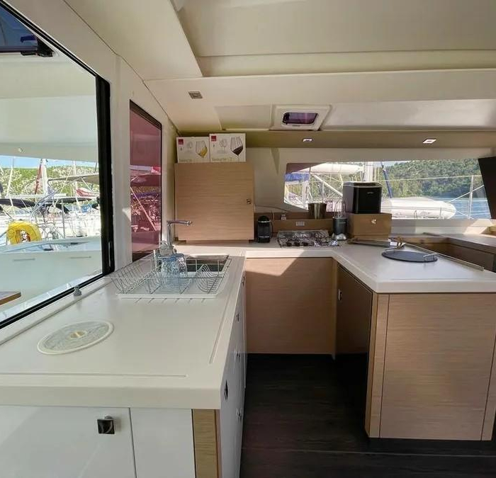 Flavia Augusta | Fountaine Pajot Astrea 42 photo 7