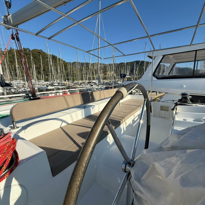 Lu Lu | Lagoon 450 Fly photo 9