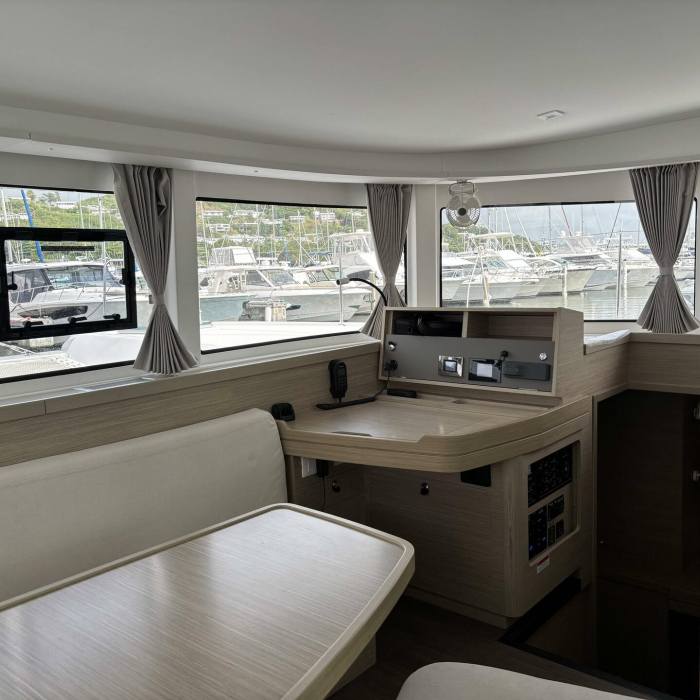 FINE GIRL | Lagoon 42 photo 8