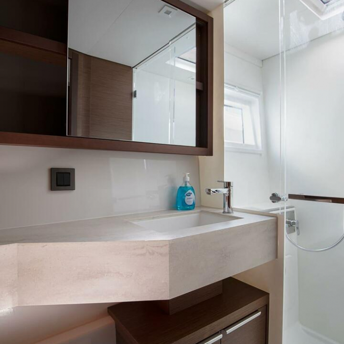Long Island | Lagoon 46 photo 7