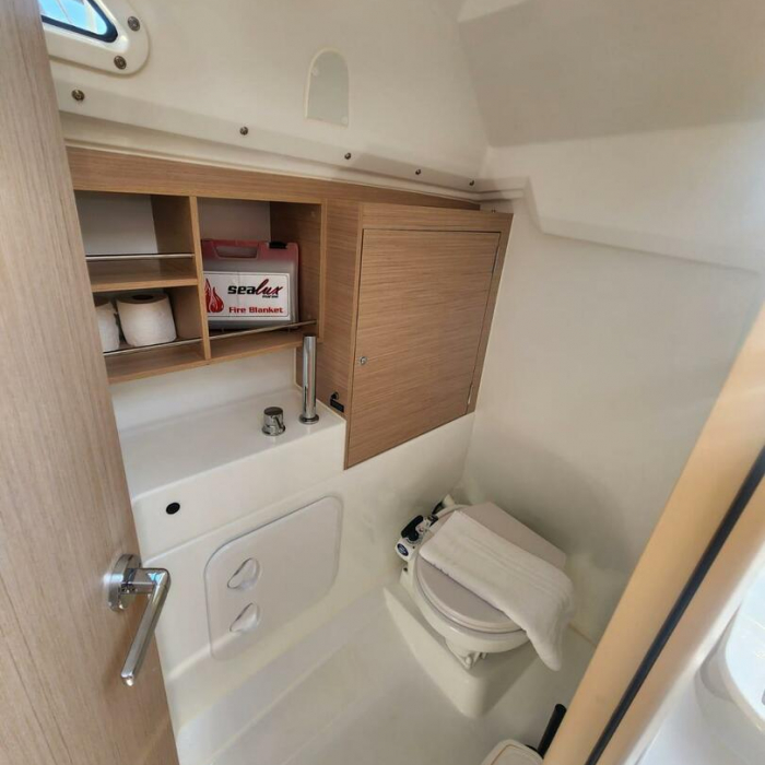 Lima | Oceanis 30.1 photo 11