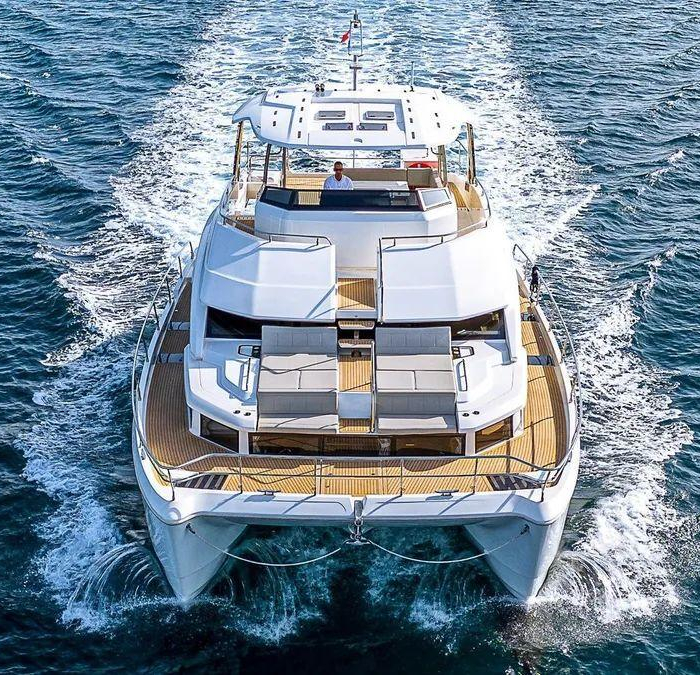 By My Side | Aquila 54 photo 2